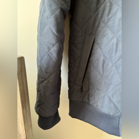 North Face Men’s Navy Blue Quilted Zip-Up Jacket with Sherpa lining size Medium - Picture 7 of 9